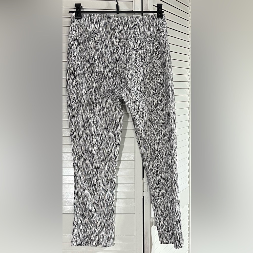 Women’s size 6 “Tribal” white gray black legging $30 - Picture 5 of 5